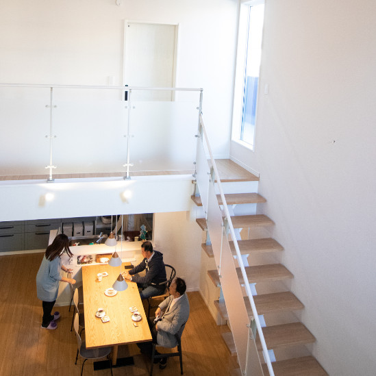 吹き抜け　リビング